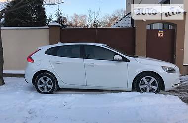 Хэтчбек Volvo V40 2014 в Киеве