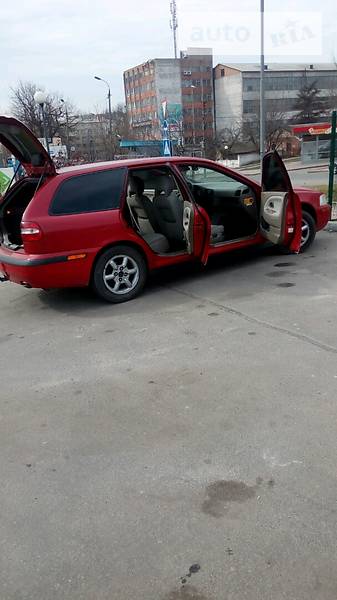 Volvo V40 2001 года