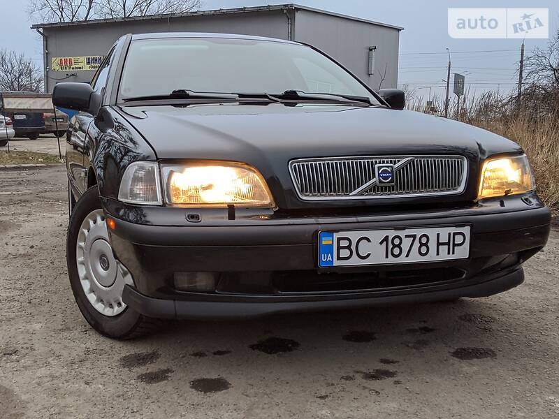 Універсал Volvo V40 1997 в Львові