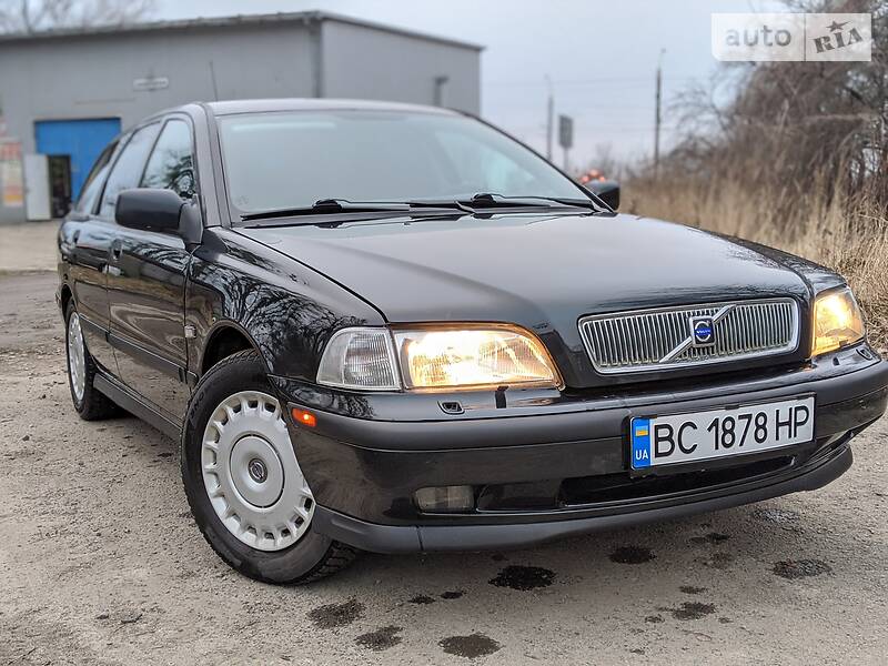 Універсал Volvo V40 1997 в Львові
