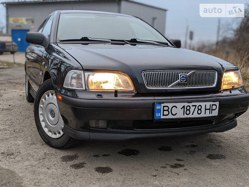 Універсал Volvo V40 1997 в Львові