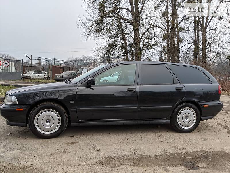 Універсал Volvo V40 1997 в Львові