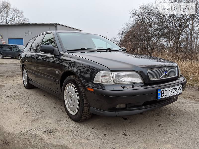 Універсал Volvo V40 1997 в Львові