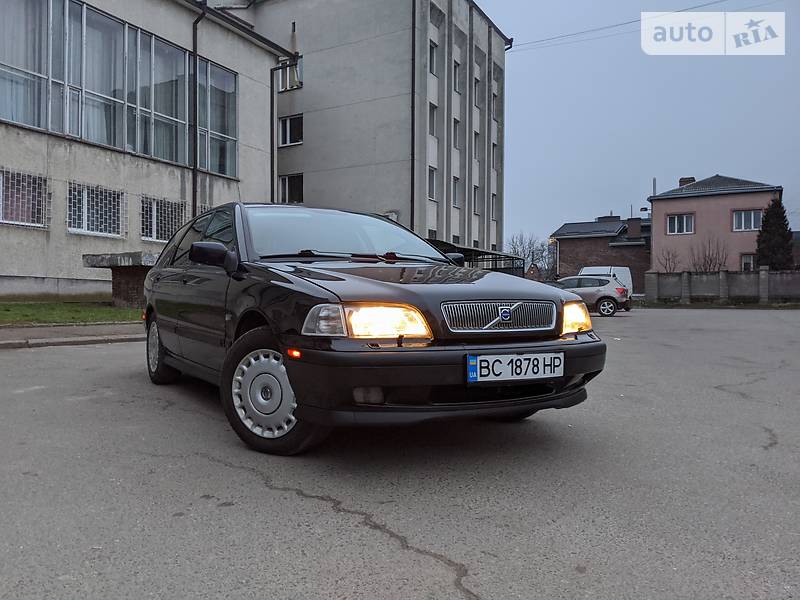 Універсал Volvo V40 1997 в Львові