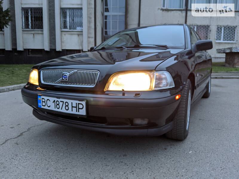 Універсал Volvo V40 1997 в Львові