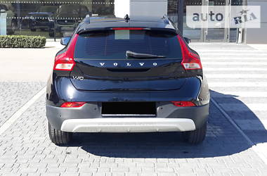 Хетчбек Volvo V40 2015 в 