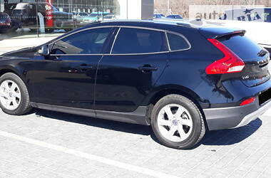 Хетчбек Volvo V40 2015 в 