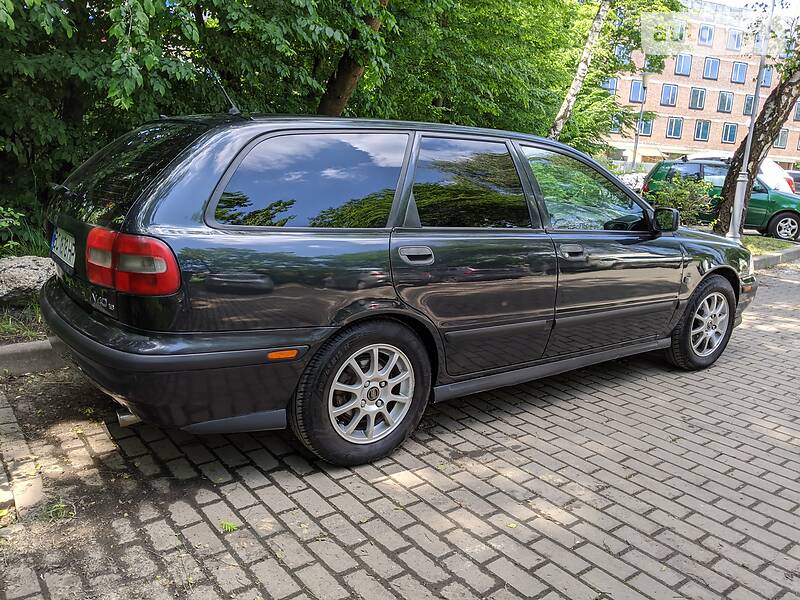 Універсал Volvo V40 1997 в Львові