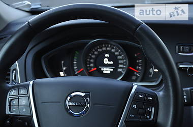 Хетчбек Volvo V40 2016 в 