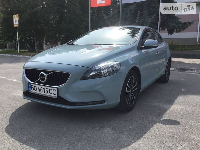 Хетчбек Volvo V40 2016 в 