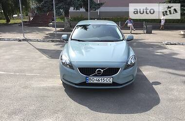 Хетчбек Volvo V40 2016 в 