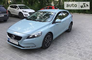 Хетчбек Volvo V40 2016 в 