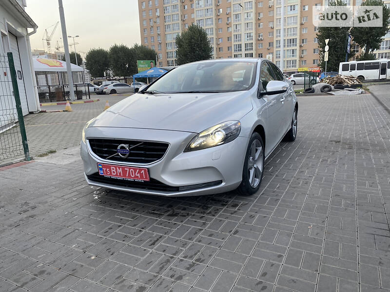 Хэтчбек Volvo V40 2012 в Киеве