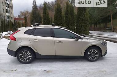 Хэтчбек Volvo V40 2016 в Львове