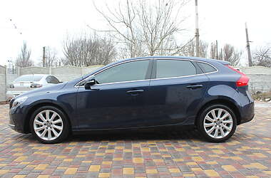Хэтчбек Volvo V40 2015 в 