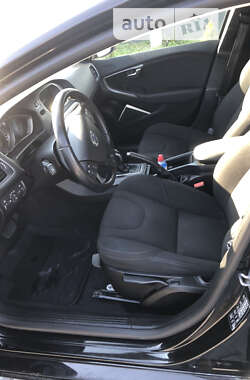 Хетчбек Volvo V40 2015 в 