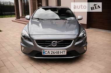 Хэтчбек Volvo V40 2015 в Киеве