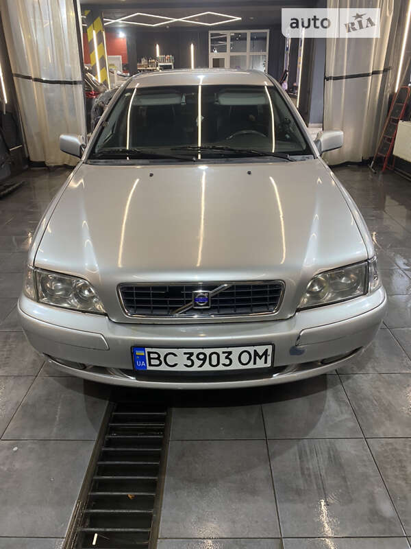 Універсал Volvo V40 2003 в Львові