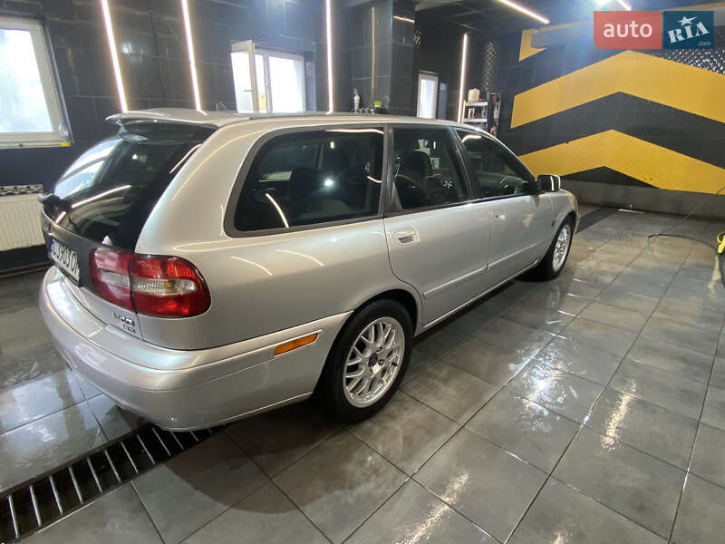 Универсал Volvo V40 2003 в Львове
