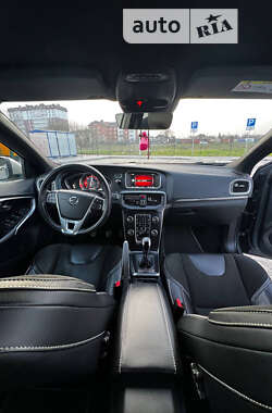 Хэтчбек Volvo V40 2017 в Львове