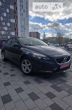 Хэтчбек Volvo V40 2017 в Львове