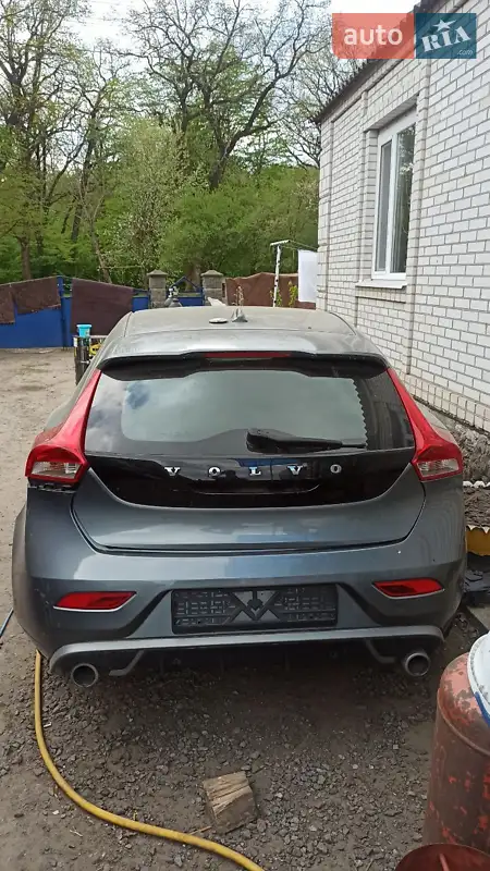 Volvo V40