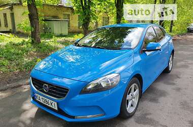 Хэтчбек Volvo V40 2013 в Киеве