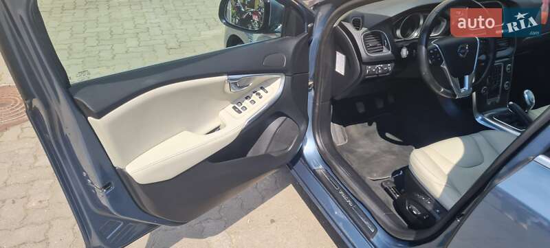 Хэтчбек Volvo V40 2013 в Маневичах