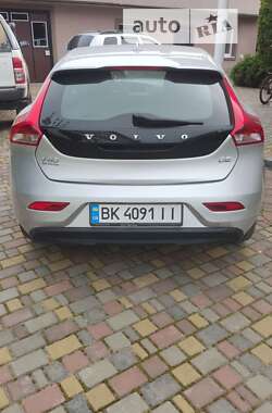 Хетчбек Volvo V40 2015 в Дубні