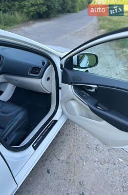 Хэтчбек Volvo V40 2012 в 