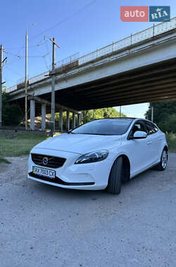 Хэтчбек Volvo V40 2012 в 