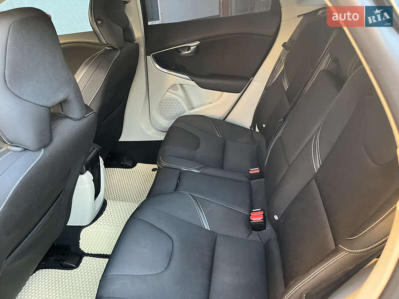 Хэтчбек Volvo V40 2013 в Львове