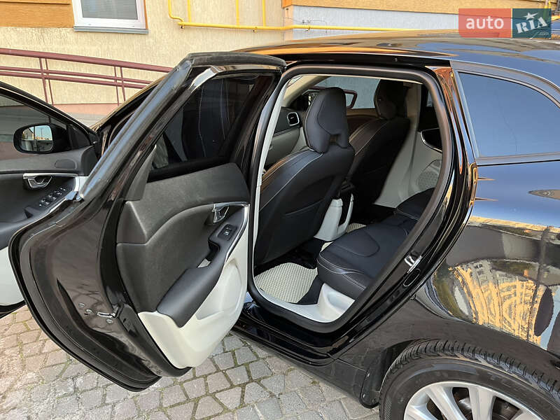 Хэтчбек Volvo V40 2013 в Львове