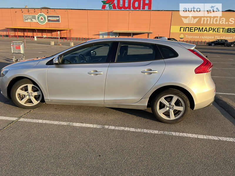 Хэтчбек Volvo V40 2014 в Киеве