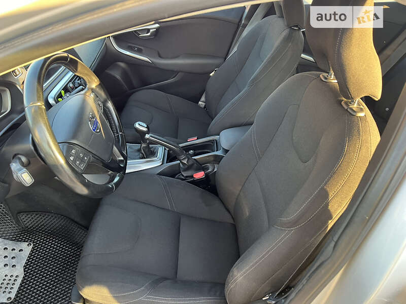 Хэтчбек Volvo V40 2014 в Киеве