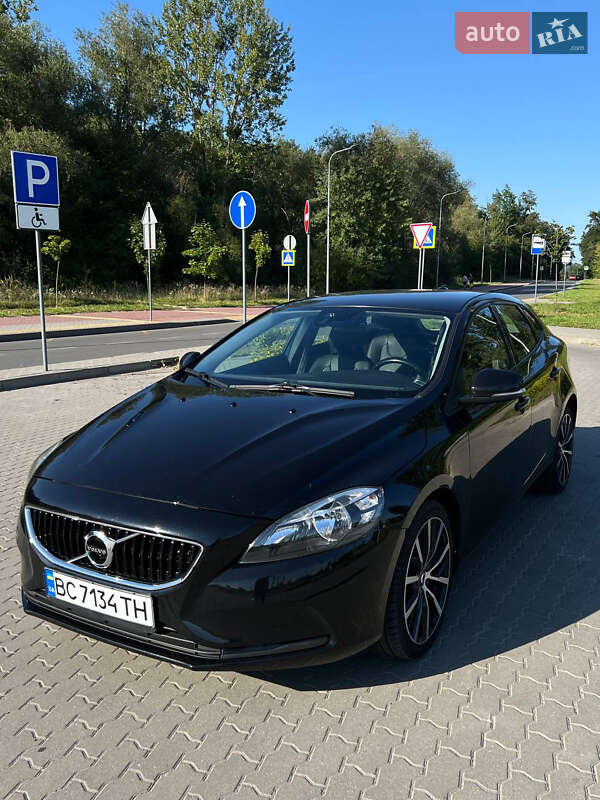 Хэтчбек Volvo V40 2016 в Львове