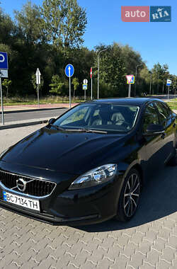 Хэтчбек Volvo V40 2016 в 