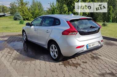 Хетчбек Volvo V40 2015 в Дубні