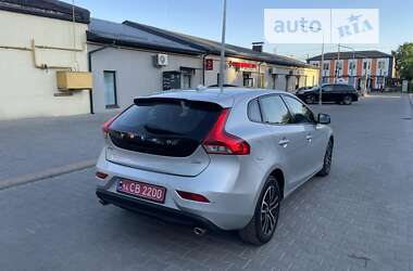 Хэтчбек Volvo V40 2019 в 