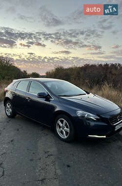 Хэтчбек Volvo V40 2013 в 