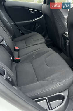 Хэтчбек Volvo V40 2014 в 