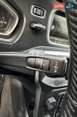 Хэтчбек Volvo V40 2013 в 