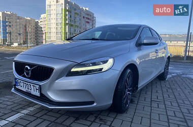 Хэтчбек Volvo V40 2017 в Львове