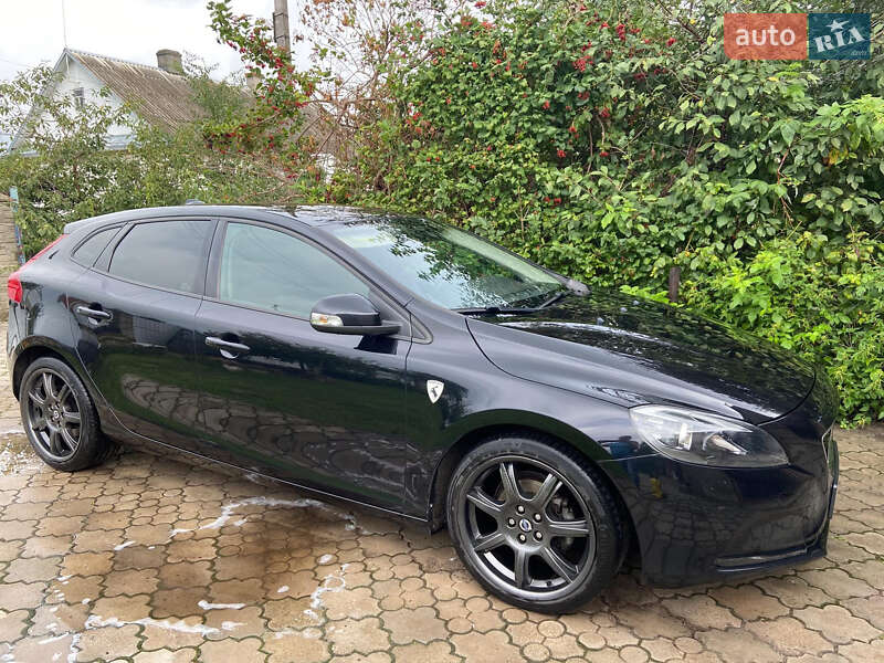 Хэтчбек Volvo V40 2013 в 