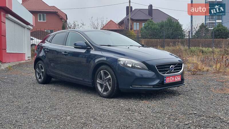 Хэтчбек Volvo V40 2014 в 