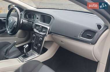 Хэтчбек Volvo V40 2014 в 