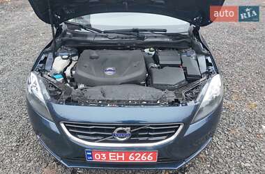 Хэтчбек Volvo V40 2014 в 