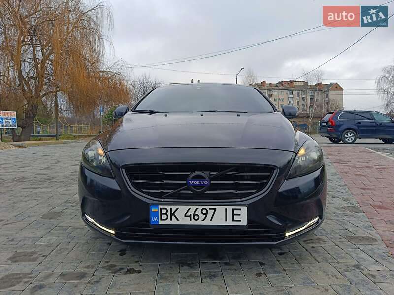 Хэтчбек Volvo V40 2013 в Киеве