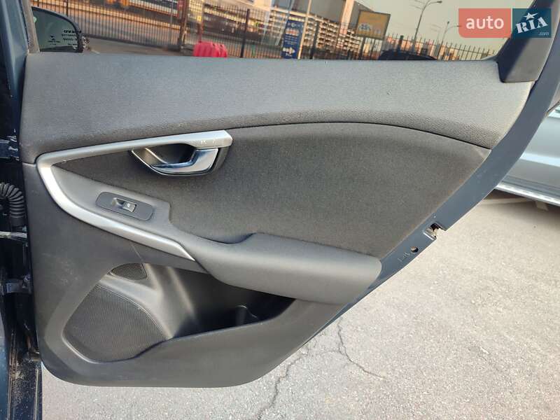 Хетчбек Volvo V40 2012 в Києві