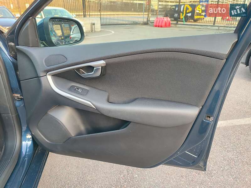 Хетчбек Volvo V40 2012 в Києві